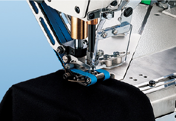 The machine is provided with the digital type top feed mechanism